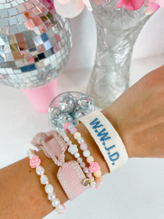 https://estellejoylynn.com/product/wwjd-bracelet-tassel-friendship-bracelet-religious-bracelet/